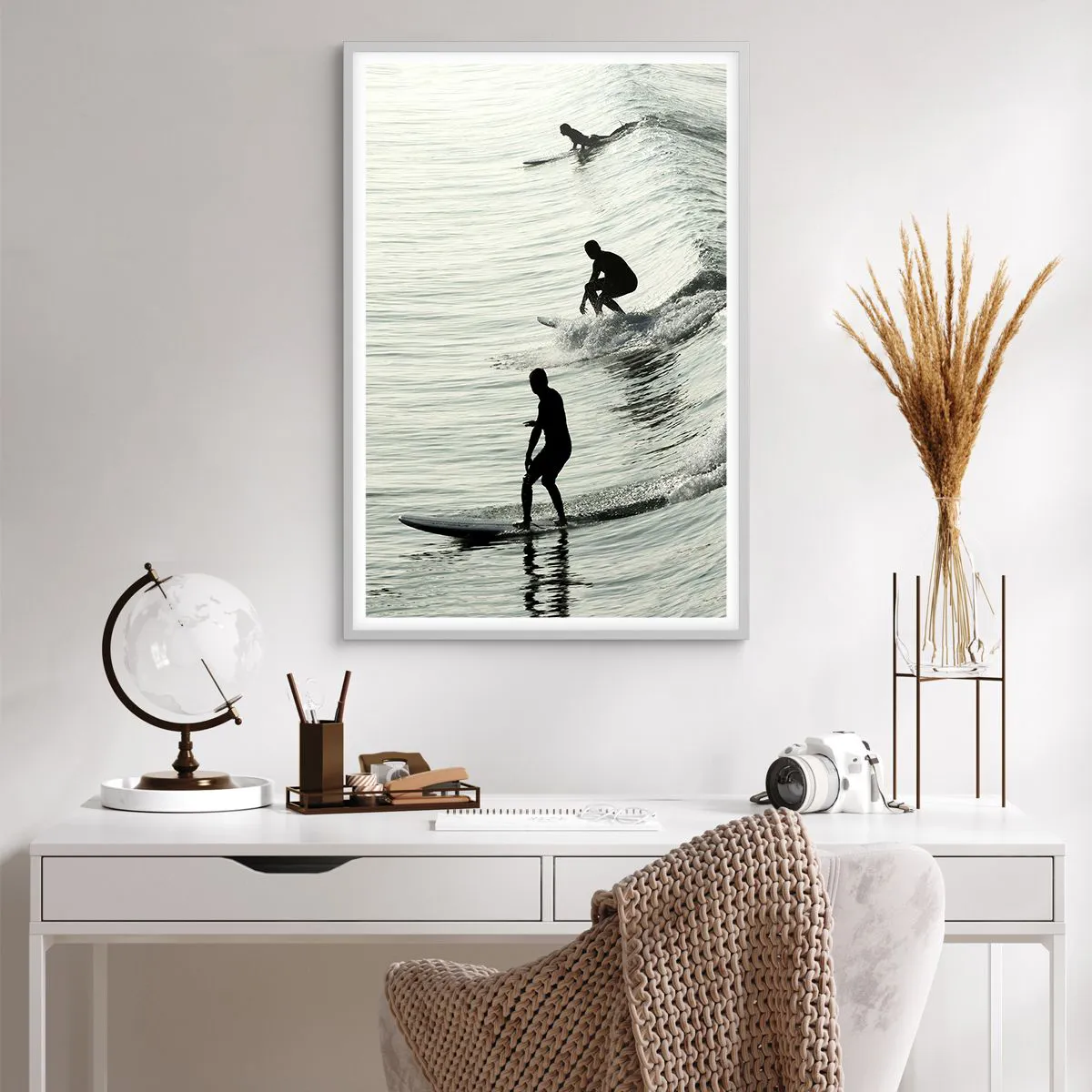 Poster in een witte lijst - Om de golf te ontmoeten - 61x91 cm