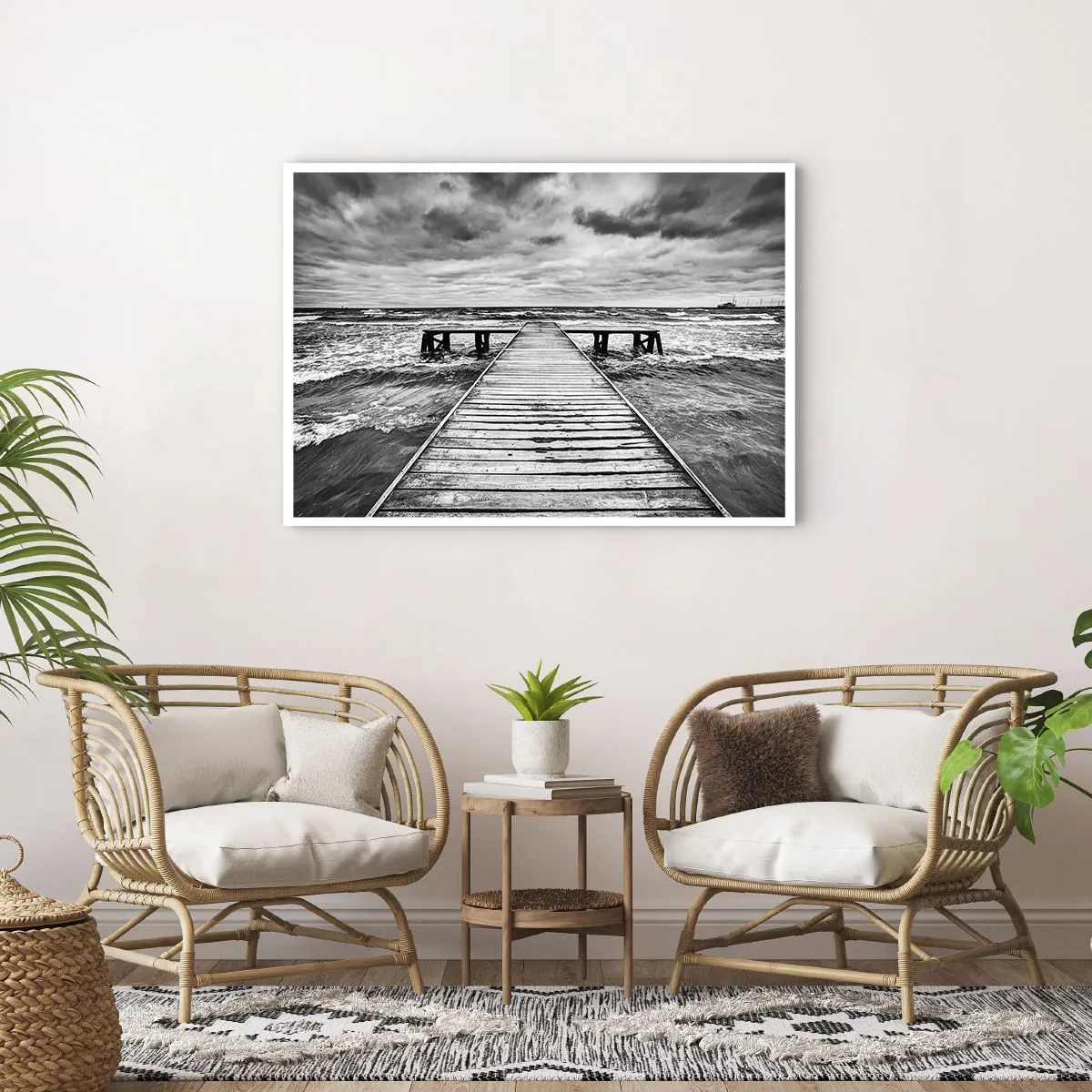 Poster - Eine Schwarz-Weiß-Ansicht eines Holzstegs über einer stürmischen See. - 100x70cm - Ich warte darauf, dass der Wind wegjagt... - Moderne Wanddekoration für Wohnzimmer und Schlafzimmer ARTTOR