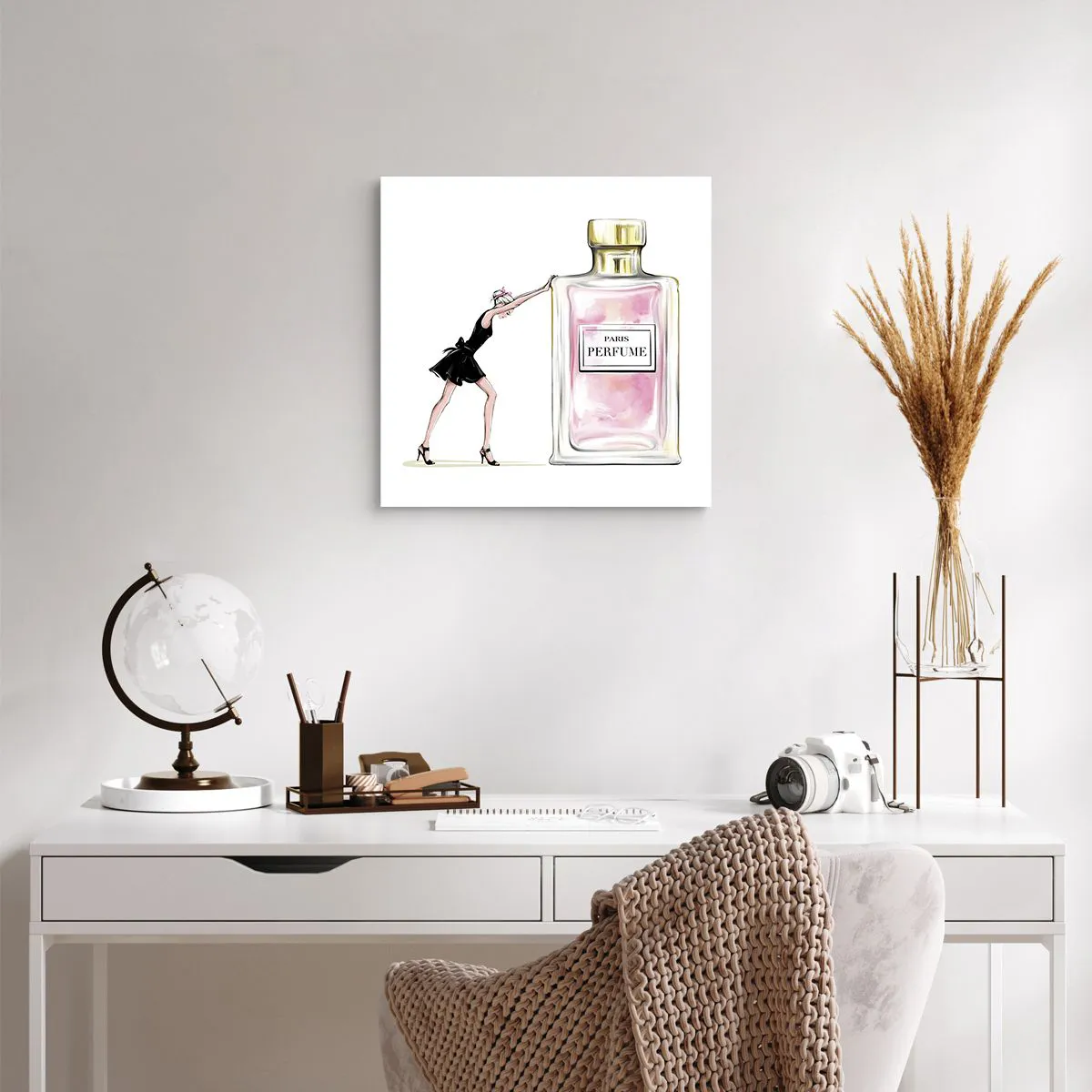 Plakat - Esencja kobiecości - 40x40 cm