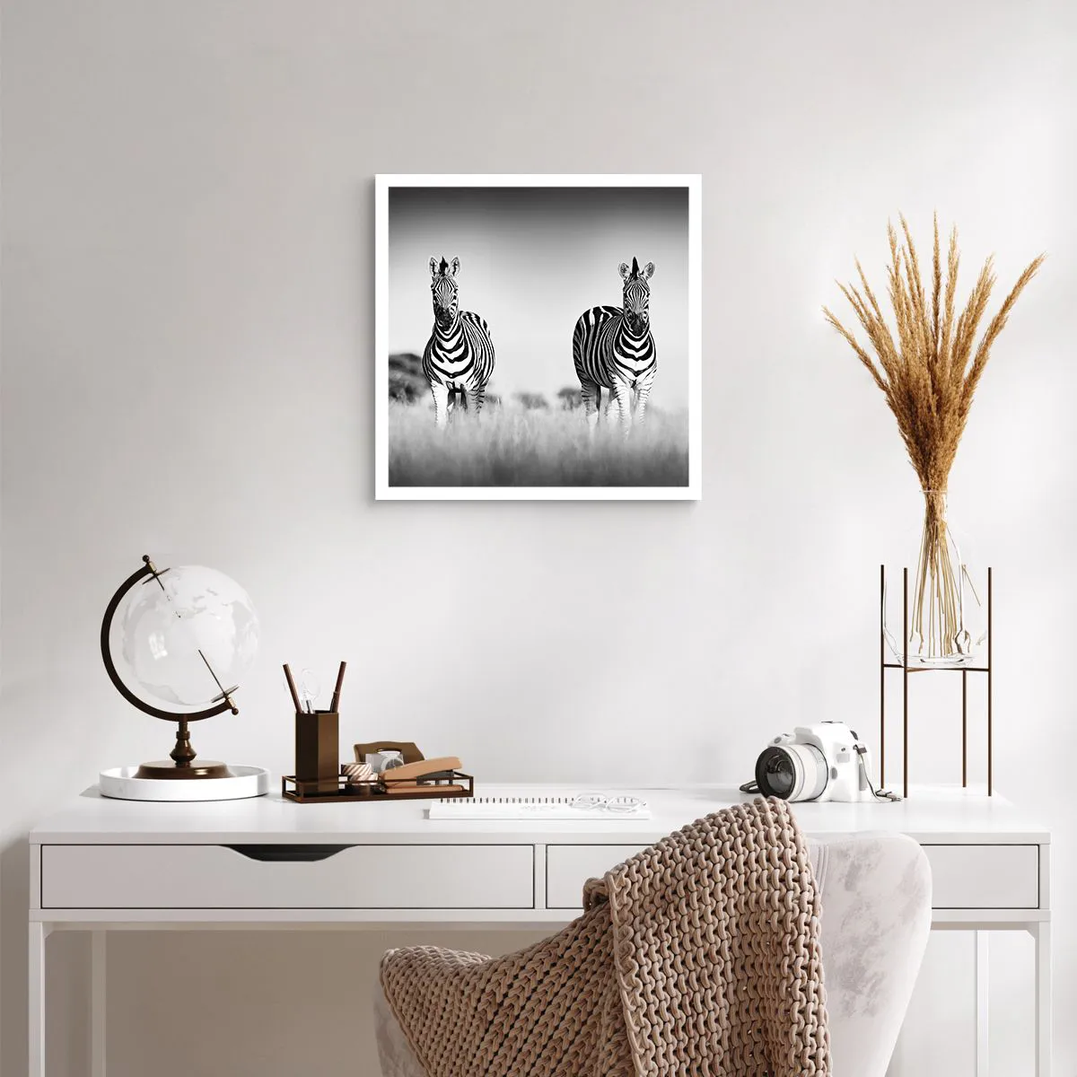 Plakat - Og alligevel er verden sort og hvid - 40x40 cm