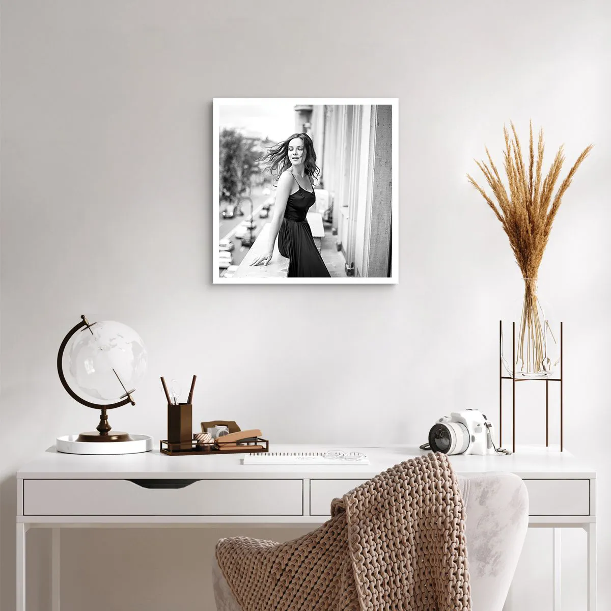 Plakat - Z pewnością paryżanka - 50x50 cm