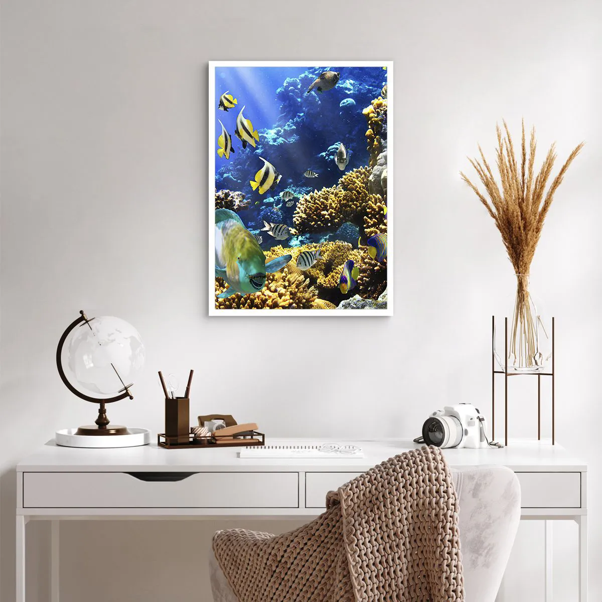 Affiche - Poster - Un monde sous-marin avec des poissons colorés et un récif de corail - 50x70cm - Beaucoup de circulation sur la route des vacances - Décoration murale moderne pour le salon et la chambre ARTTOR