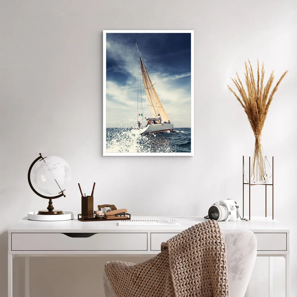 Plakat - Żaglówka na pełnym morzu pod błękitnym niebem - 50x70cm - Nas nie dogonią! - Nowoczesna dekoracja ścienna do salonu, kuchni i sypialni ARTTOR