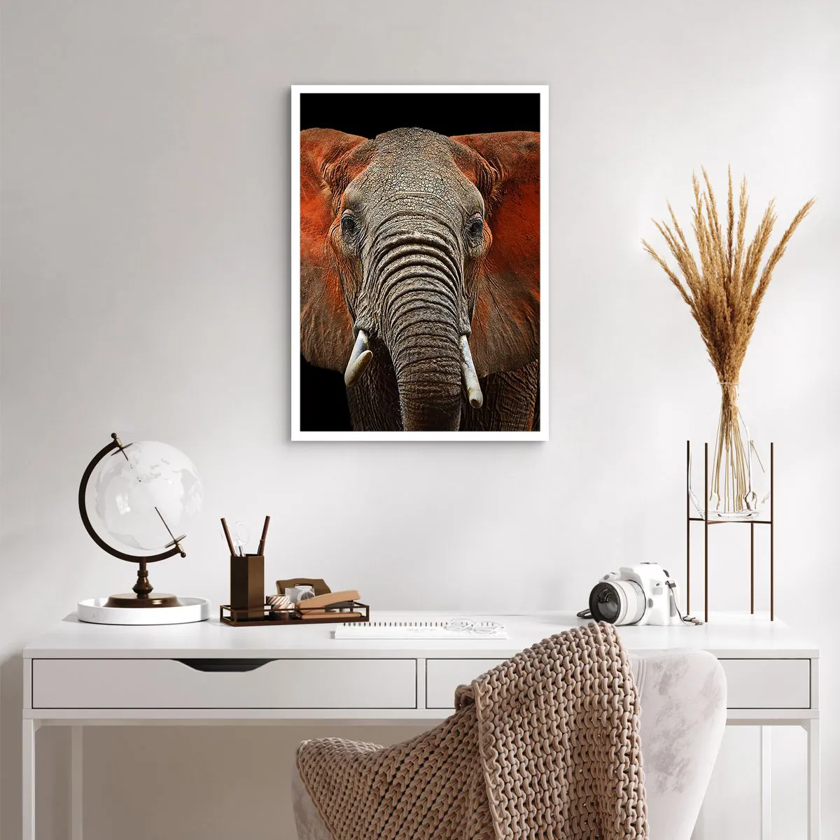 Póster - Retrato de un majestuoso elefante sobre un fondo negro - 50x70cm - Soy salvaje, ¿y tú? - Decoración de pared moderna para salón y dormitorio ARTTOR