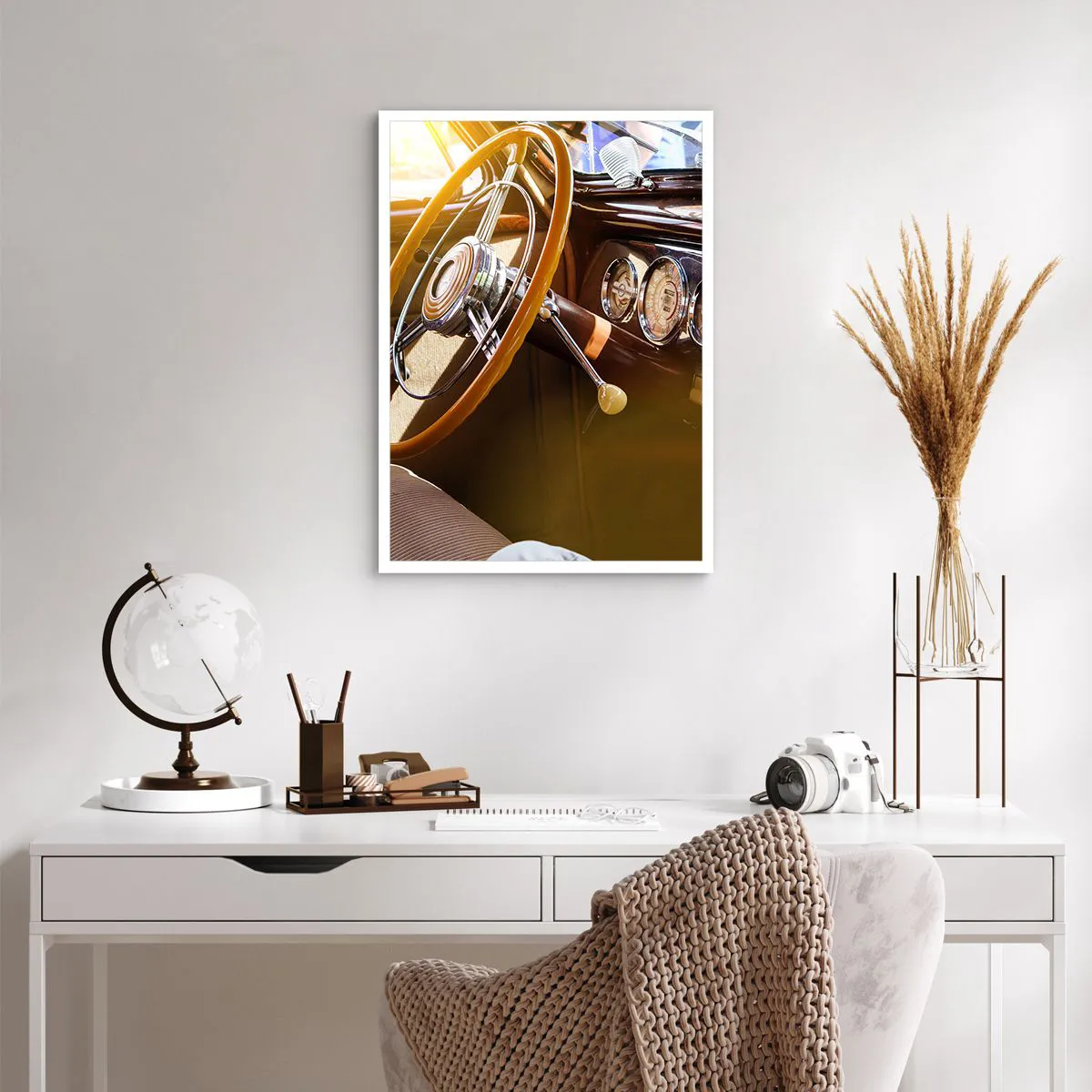 Póster - Interior de un coche clásico con volante. - 50x70cm - Un soplo de lujo del pasado - Decoración de pared moderna para salón y dormitorio ARTTOR