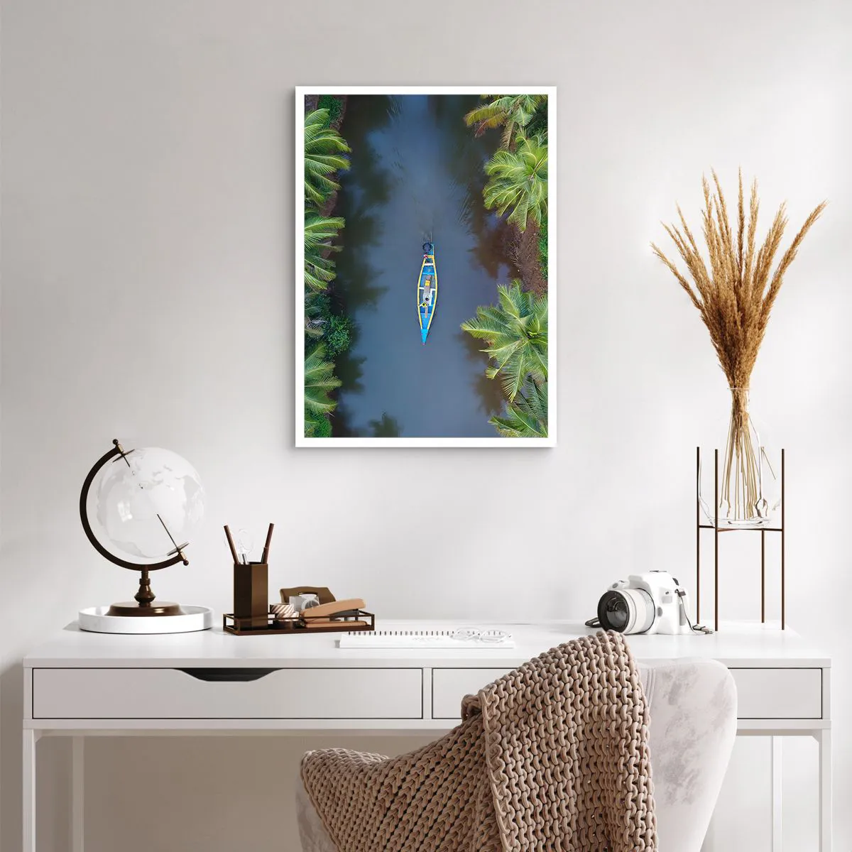 Affiche - Poster - Vue aérienne d'un bateau flottant sur une rivière tropicale - 50x70cm - Sur un sentier tropical - Décoration murale moderne pour le salon et la chambre ARTTOR