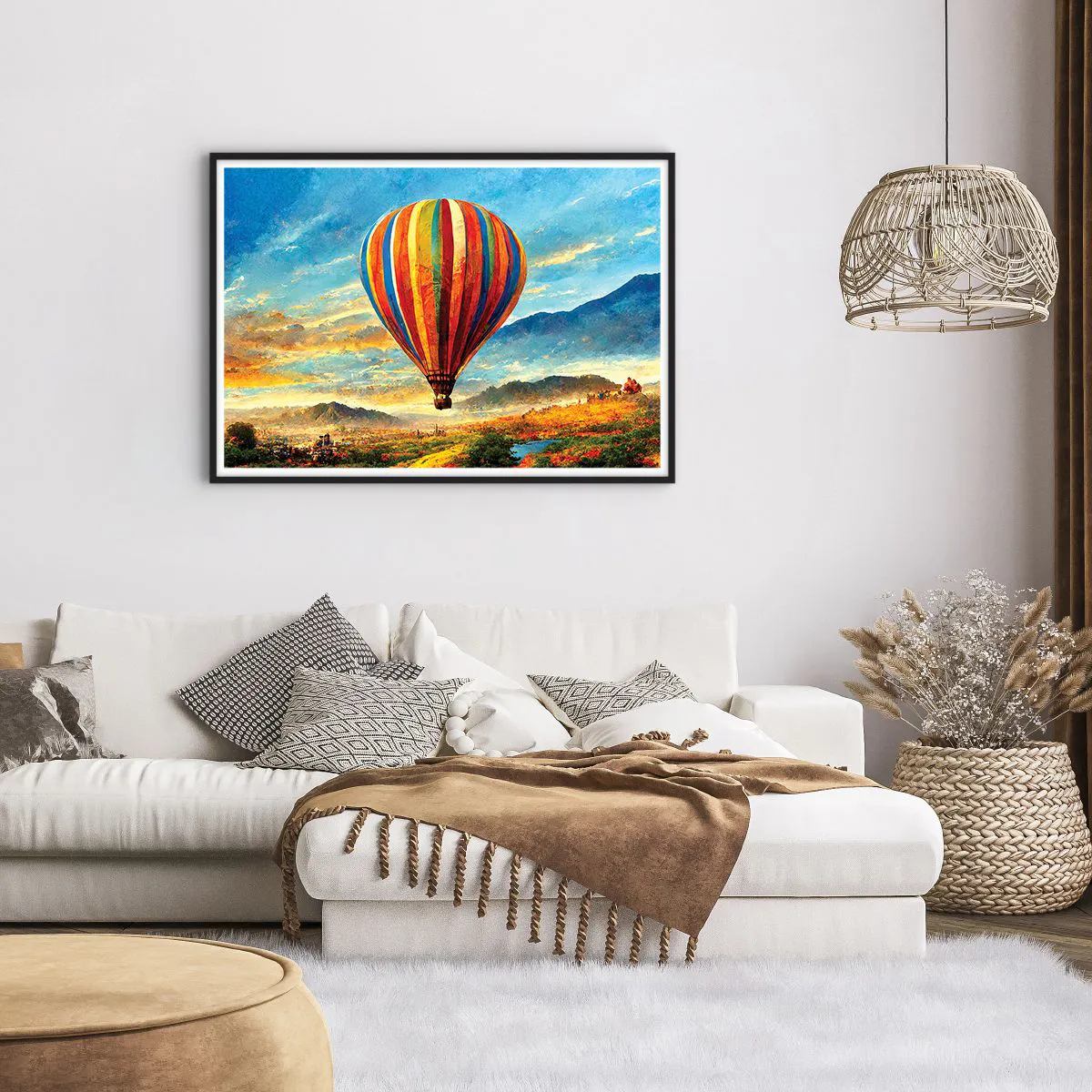 Poster in einem schwarzem Rahmen - Ein bunter Ballon über einer malerischen Landschaft - 100x70cm - In der Stille sieht man mehr - Moderne Wanddekoration für Wohnzimmer und Schlafzimmer ARTTOR