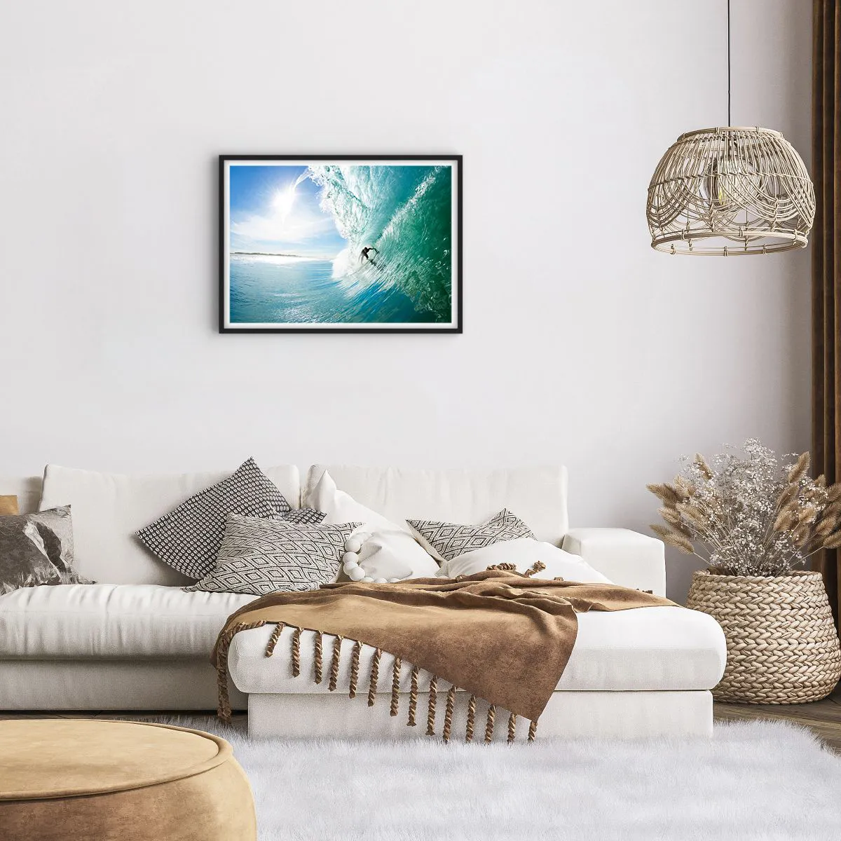 Plakat w czarnej ramie - Surfer na fali w świetle słońca na tle błękitnego nieba - 70x50cm - Zawsze na fali - Nowoczesna dekoracja ścienna do salonu i sypialni ARTTOR