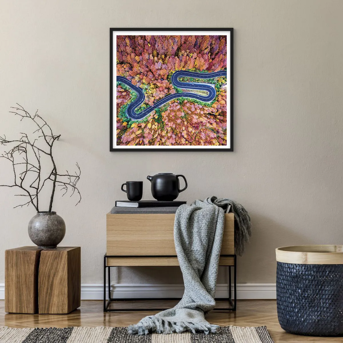 Poszter fehér keretben - Kanyargós út az erdőn keresztül - 60x60 cm