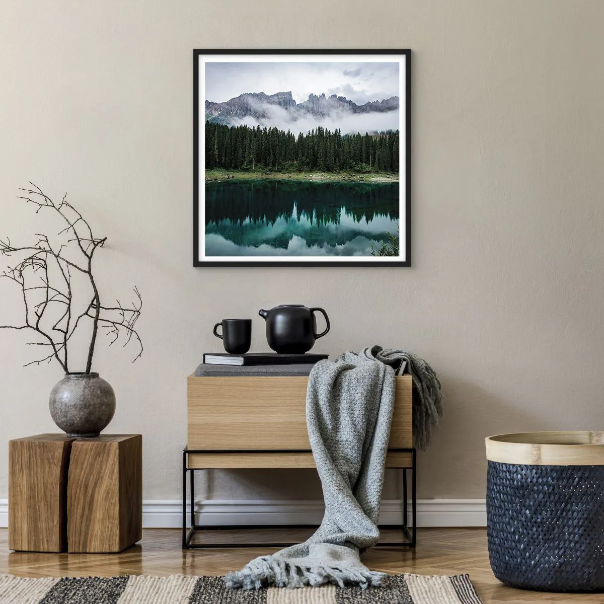 Affisch i svart ram - Tyst, tyst, väck inte sovande vatten... - 60x60 cm