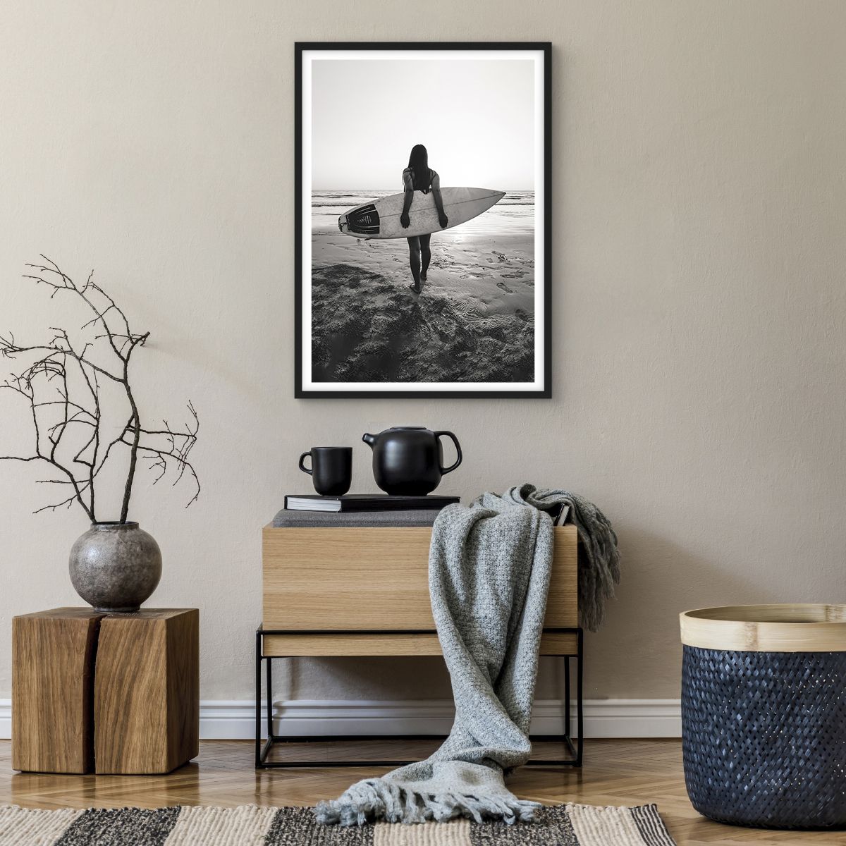 Poster in einem schwarzem Rahmen Frau, Poster in einem schwarzem Rahmen Strand, Poster in einem schwarzem Rahmen Surfen, Poster in einem schwarzem Rahmen Ozean, Poster in einem schwarzem Rahmen Schwarz Und Weiß