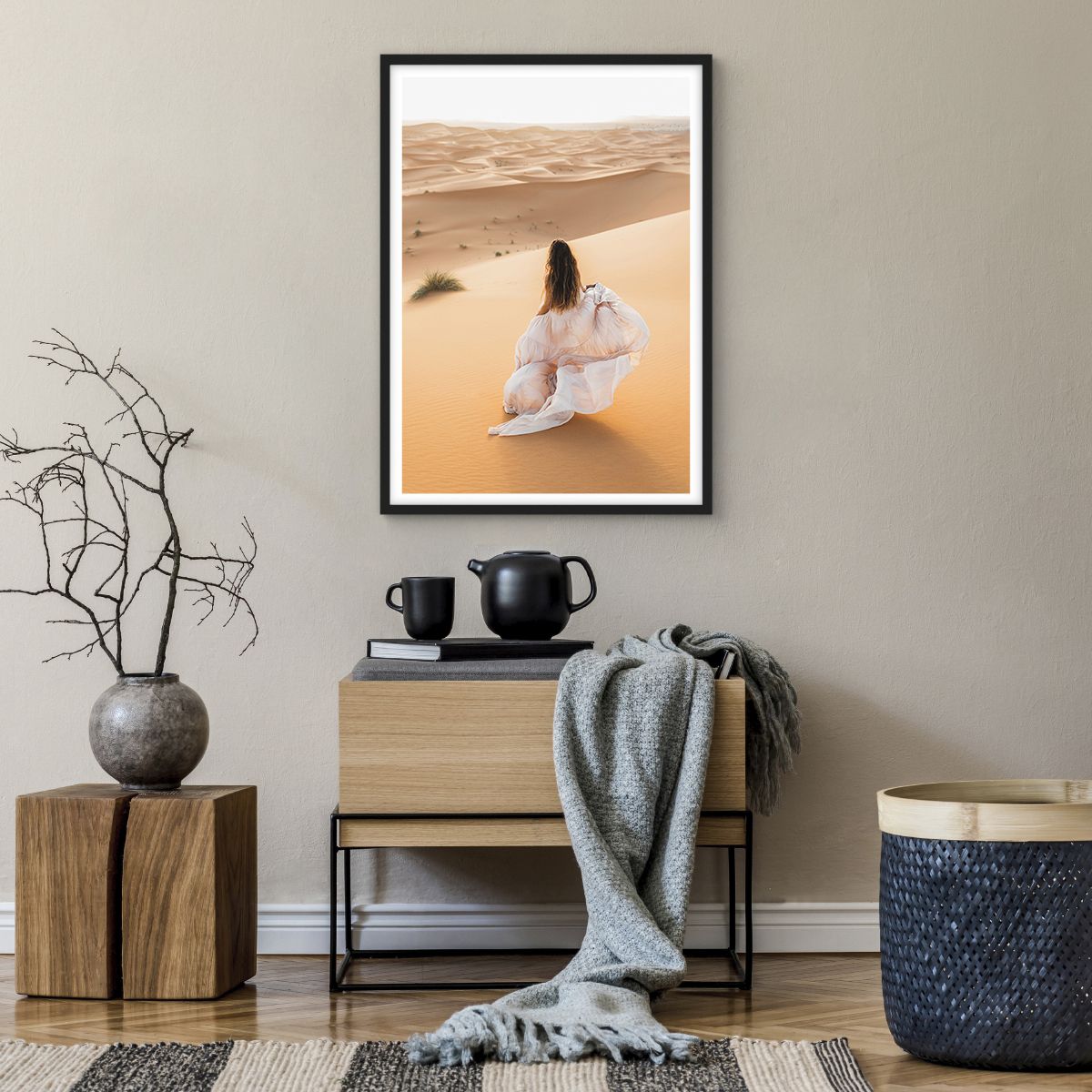 Poster in einem schwarzem Rahmen Wüste, Poster in einem schwarzem Rahmen Landschaft, Poster in einem schwarzem Rahmen Frau, Poster in einem schwarzem Rahmen Modell, Poster in einem schwarzem Rahmen Sahara