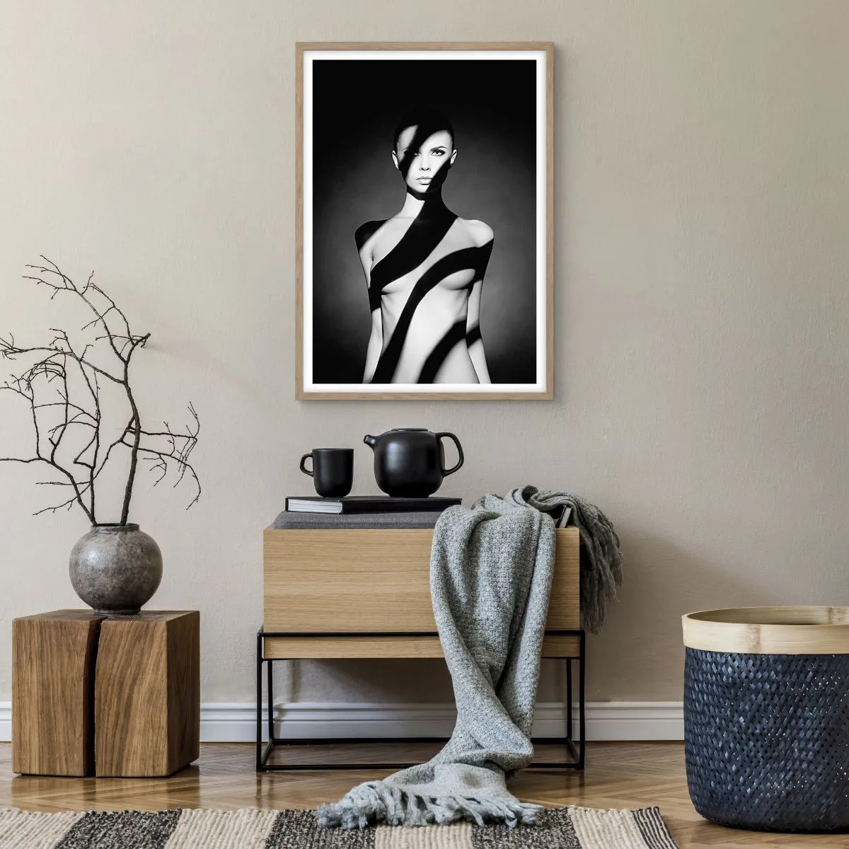 Plakat i ramme af lyst egetræ - I blænding og skygge - 50x70 cm