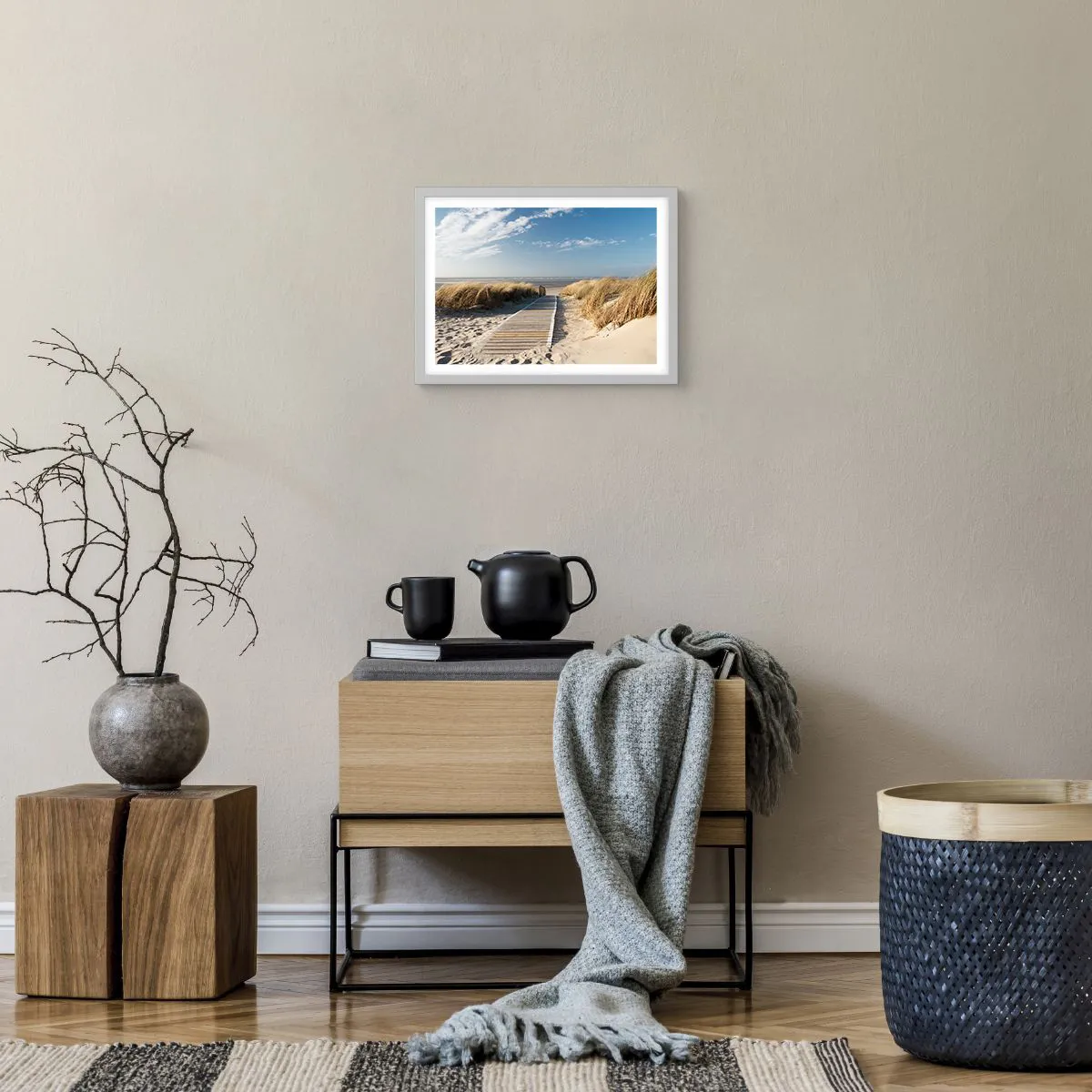 Affiche dans un cadre blanc - Poster - Derrière la dune, dans le bruissement de l'herbe - 40x30 cm