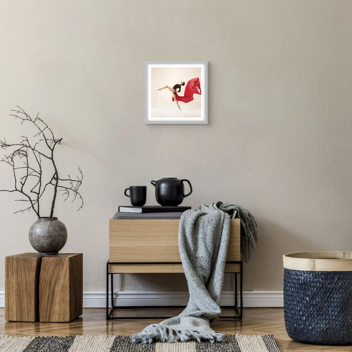 Plakat i hvid ramme - Rød og sort - 30x30 cm