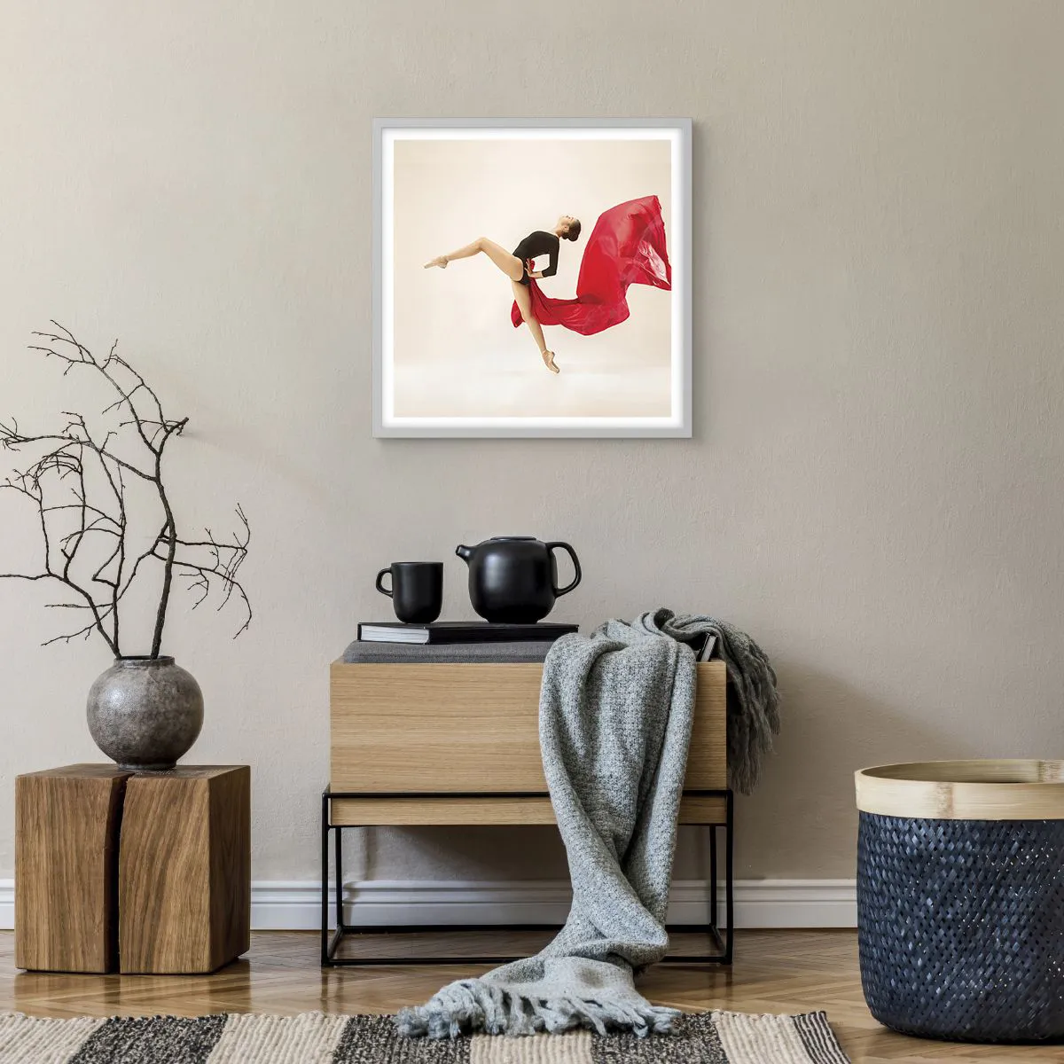 Affisch i vit ram - Röd och svart - 50x50 cm