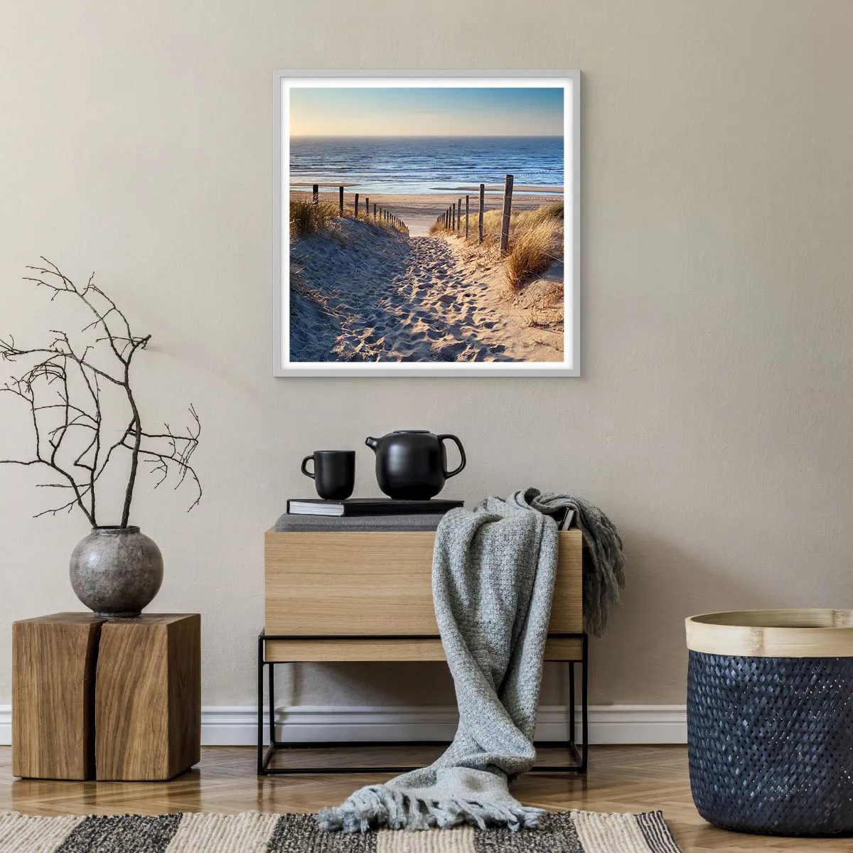 Póster en marco blanco - El sonido del mar, el canto de los pájaros, una playa virgen entre las dunas... - 60x60 cm