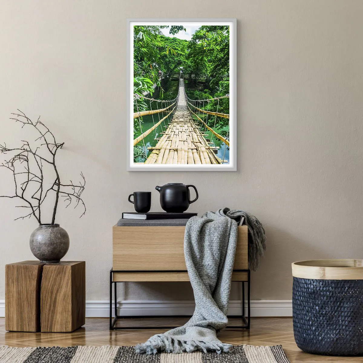 Poster in einem weißen Rahmen - Monkey Bridge über das Grün - 50x70 cm