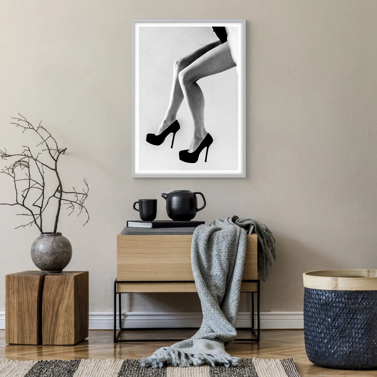 Plakat w białej ramie - Wieczna kobiecość - 50x70 cm