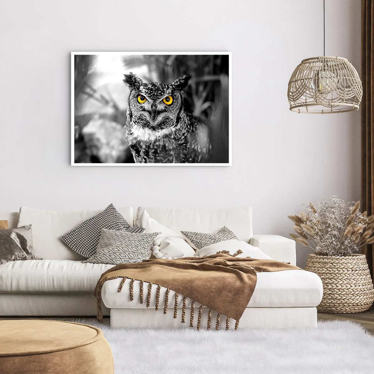Poster - Uno scatto in bianco e nero di un gufo con gli occhi gialli - 100x70cm - Non si può nascondere niente - Decorazione murale moderna per soggiorno e camera da letto ARTTOR