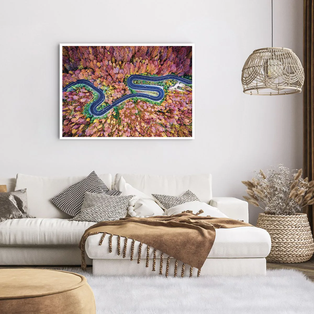 Affiche - Poster - Une route sinueuse dans une forêt d'automne vue à vol d'oiseau - 100x70cm - Route sinueuse à travers la forêt - Décoration murale moderne pour le salon et la chambre ARTTOR