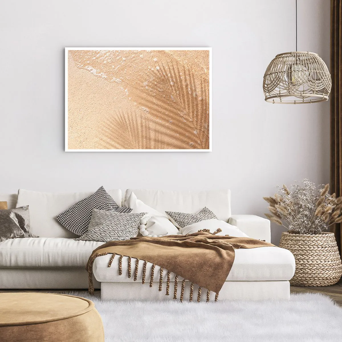 Póster - La sombra de una palmera sobre la arena con un delicado patrón de ondas. - 100x70cm - La sombra de un verano caluroso - Decoración de pared moderna para salón y dormitorio ARTTOR