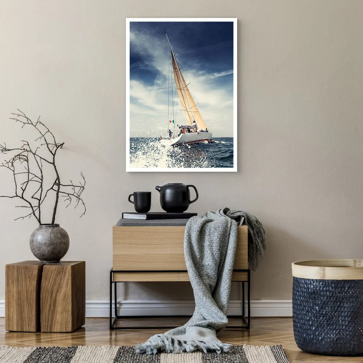 Plakat - Żaglówka na pełnym morzu pod błękitnym niebem - 50x70cm - Nas nie dogonią! - Nowoczesna dekoracja ścienna do salonu, kuchni i sypialni ARTTOR