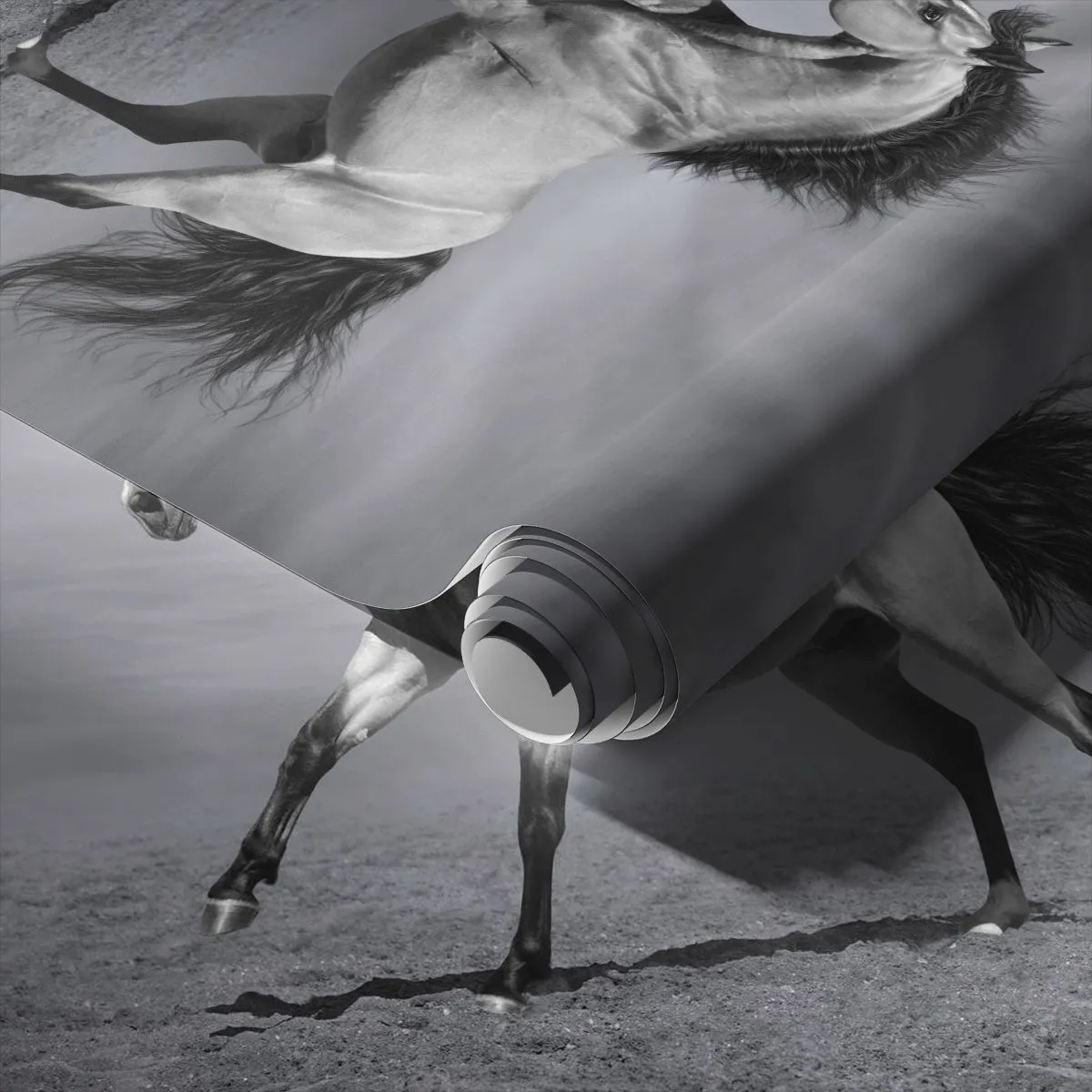 Tapet Standard Eco - Un cal alb-negru alergând pe un fundal deșertic - 100x70cm - Născut pentru a încânta - Decorațiune modernă pentru perete pentru living și dormitor ARTTOR