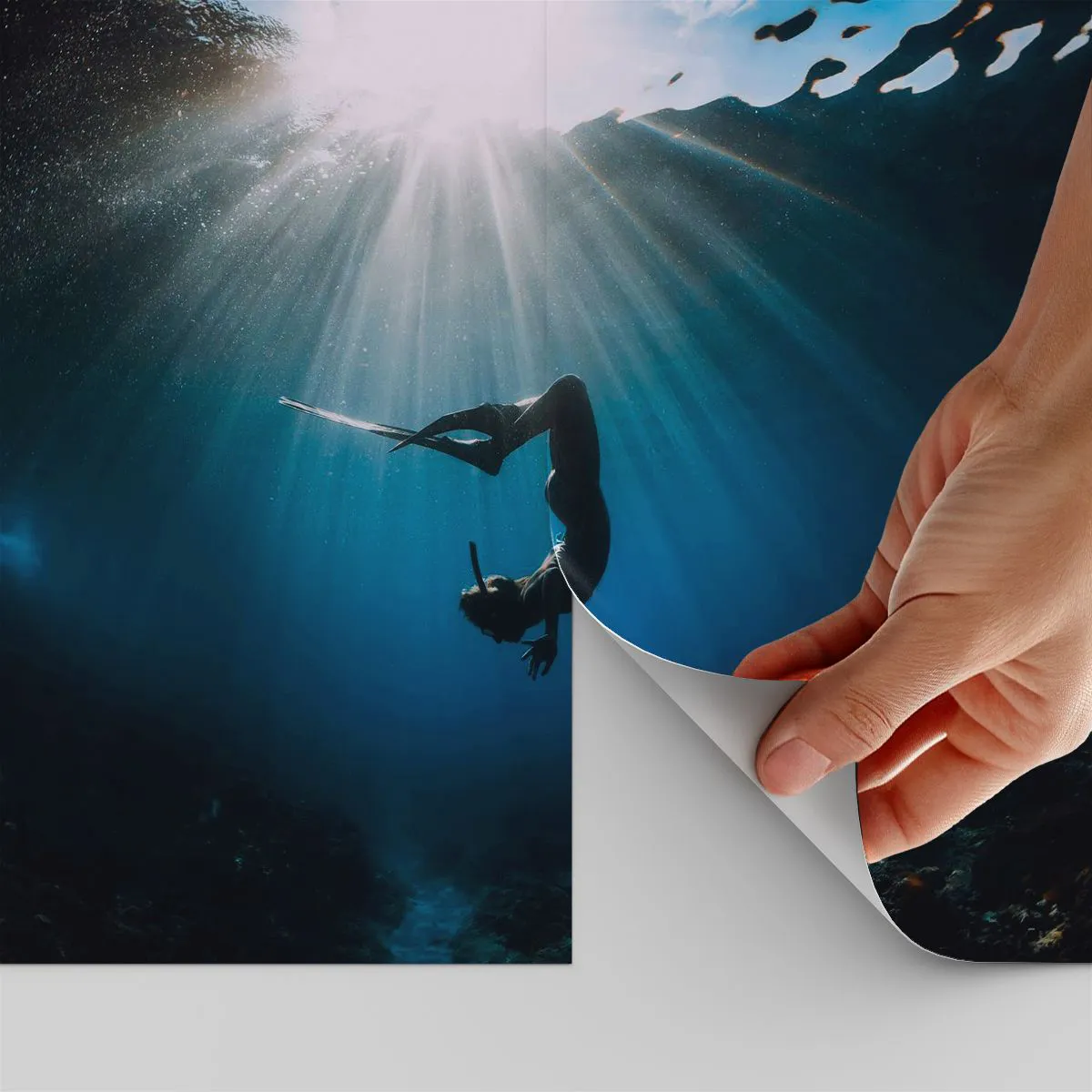 Tapet Autoadeziv Deluxe Sticker - Dans subacvatic - Peștera subacvatică, Raze de soare, Scufundări - 100x70 cm